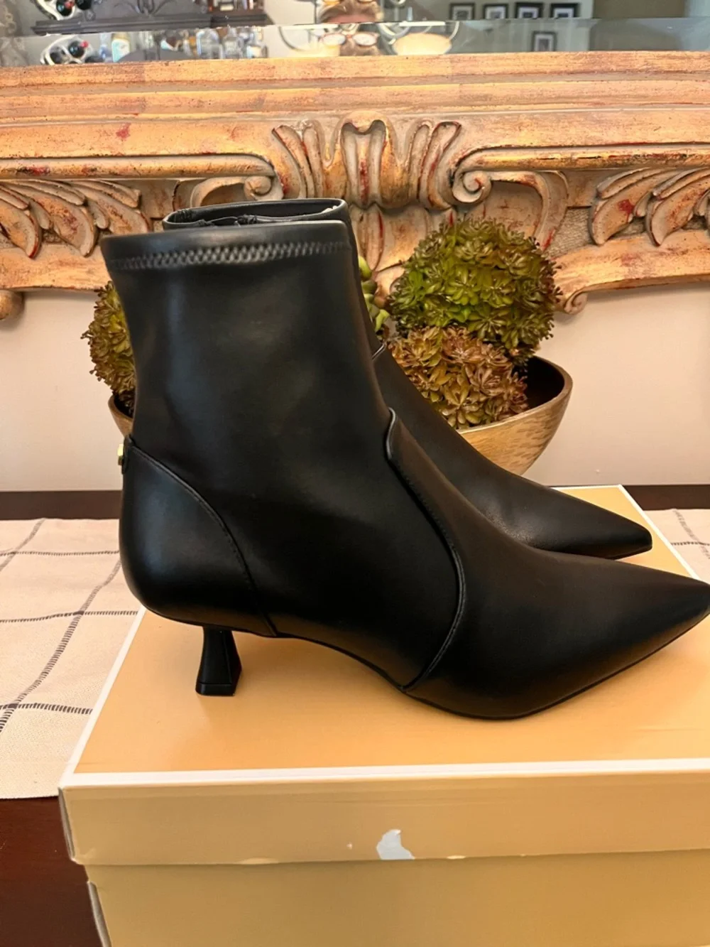 NIB Michael Kors Sze 7.5 Black Pointed Faux Leather Ankle Boots Gold Zip Modern